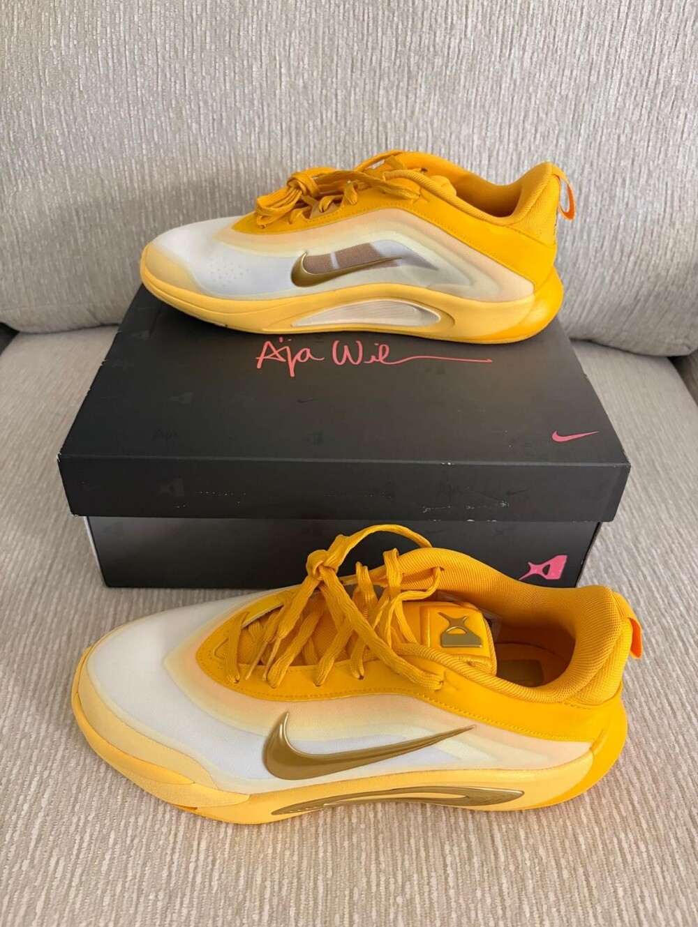 A'ONE GS GOLD/METALLUC NIKE 7Y Or 8.5 Women